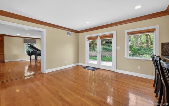 16 E Slope Road, Bayville, NY 11709