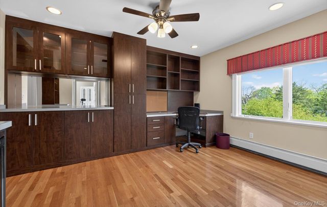 16 E Slope Road, Bayville, NY 11709