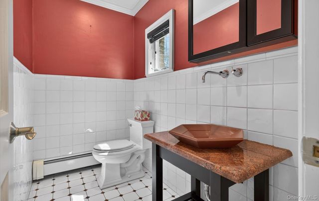 16 E Slope Road, Bayville, NY 11709