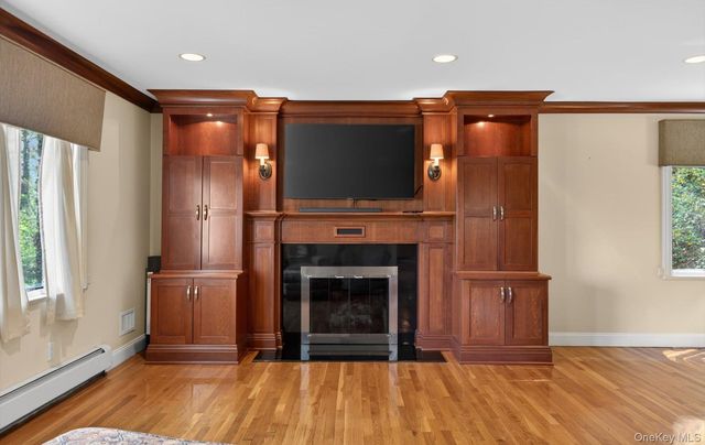 16 E Slope Road, Bayville, NY 11709