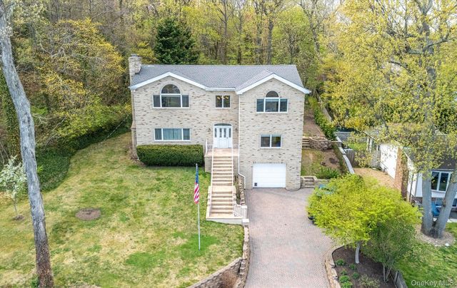 16 E Slope Road, Bayville, NY 11709