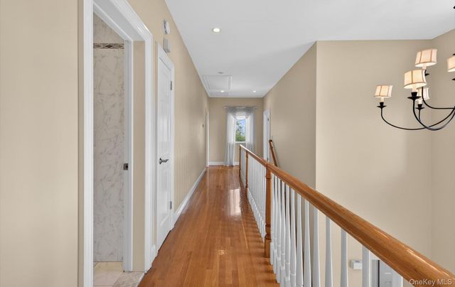 16 E Slope Road, Bayville, NY 11709