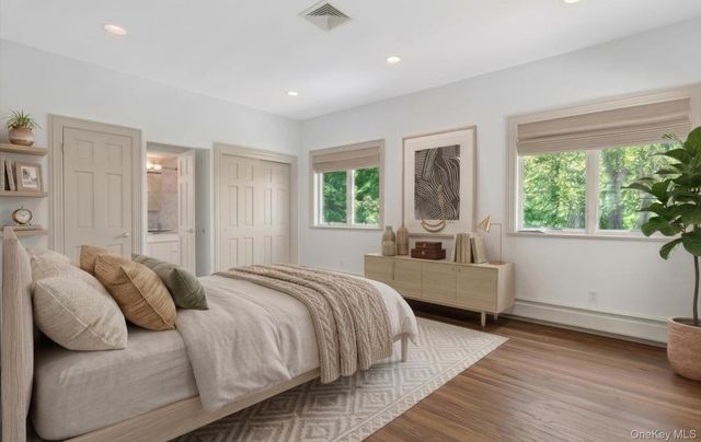 16 E Slope Road, Bayville, NY 11709