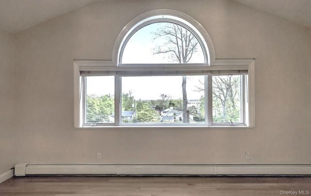 16 E Slope Road, Bayville, NY 11709