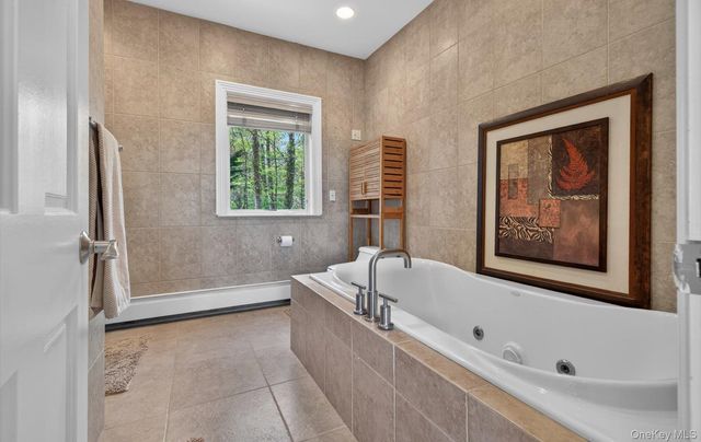 16 E Slope Road, Bayville, NY 11709