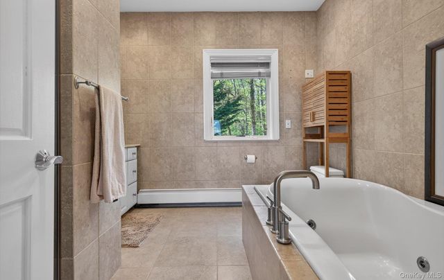 16 E Slope Road, Bayville, NY 11709