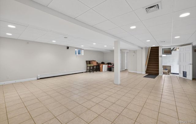 16 E Slope Road, Bayville, NY 11709