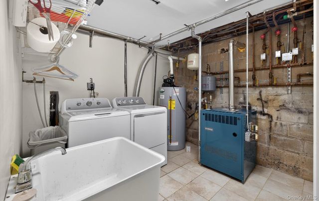 16 E Slope Road, Bayville, NY 11709