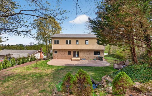 16 E Slope Road, Bayville, NY 11709