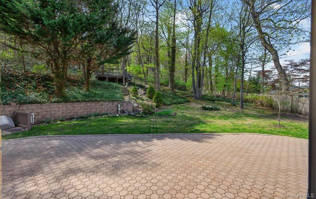 16 E Slope Road, Bayville, NY 11709