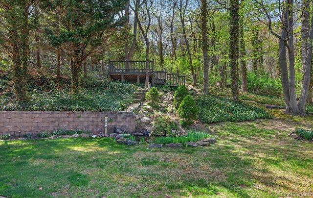 16 E Slope Road, Bayville, NY 11709