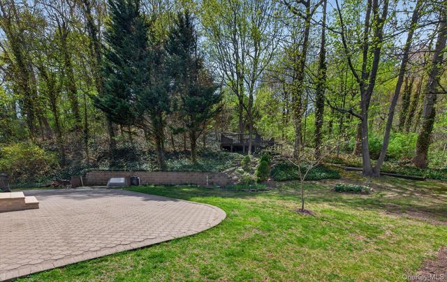 16 E Slope Road, Bayville, NY 11709