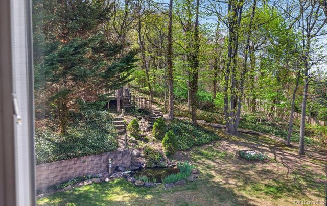 16 E Slope Road, Bayville, NY 11709