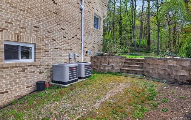 16 E Slope Road, Bayville, NY 11709