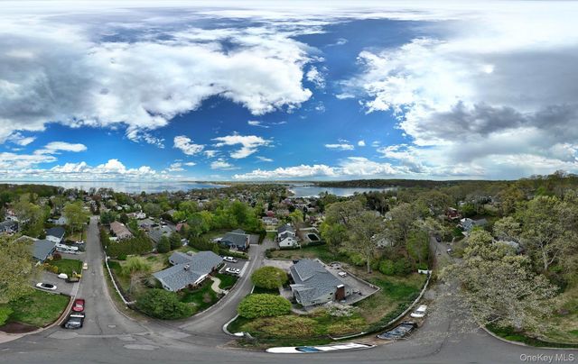 16 E Slope Road, Bayville, NY 11709