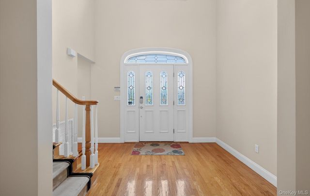 16 E Slope Road, Bayville, NY 11709