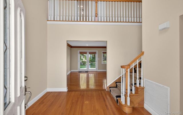 16 E Slope Road, Bayville, NY 11709