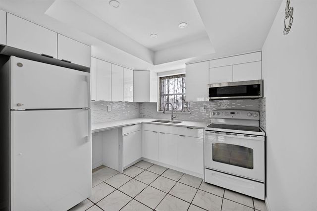 2965 Crosley Drive W B, West Palm Beach, FL 33415