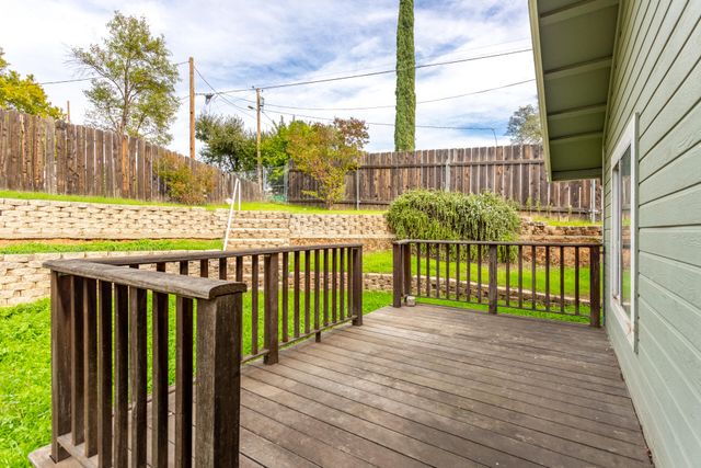 5295 Pine Grove Avenue, Shasta Lake, CA 96019