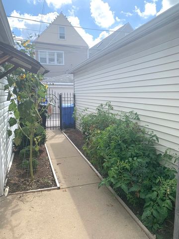 3013 N Hamlin Avenue 1, Chicago, IL 60618