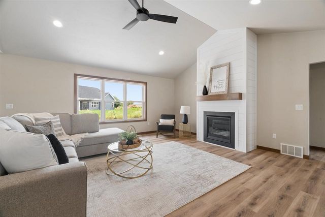 2645 CORNELL AVENUE, Neenah, WI 54956