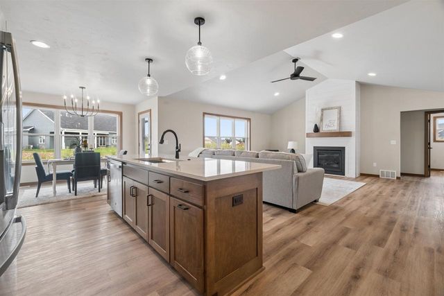 2645 CORNELL AVENUE, Neenah, WI 54956