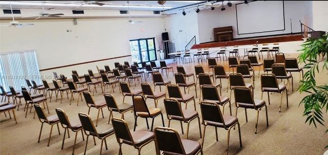 7331 NW 18th St 204, Margate, FL 33063