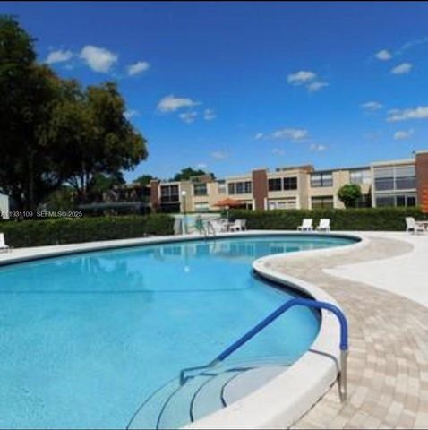 7331 NW 18th St 204, Margate, FL 33063