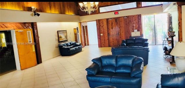 7331 NW 18th St 204, Margate, FL 33063