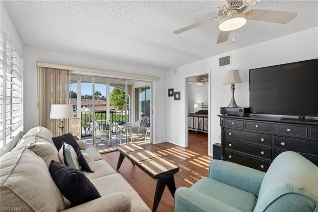 5 High Point CIR W # 303, Naples, FL 34103