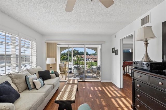 5 High Point CIR W # 303, Naples, FL 34103