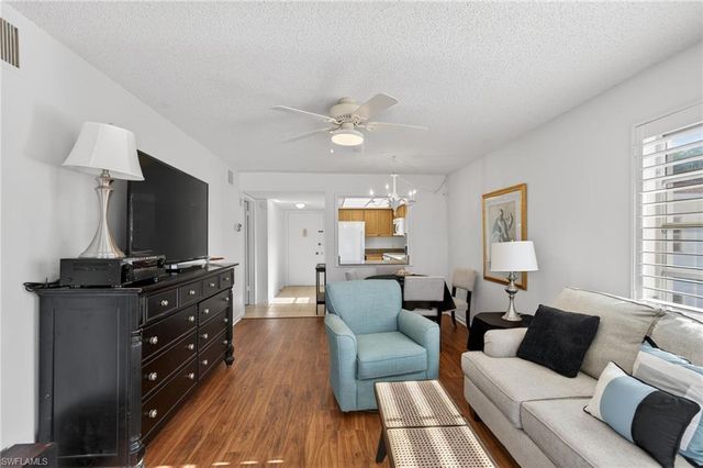 5 High Point CIR W # 303, Naples, FL 34103