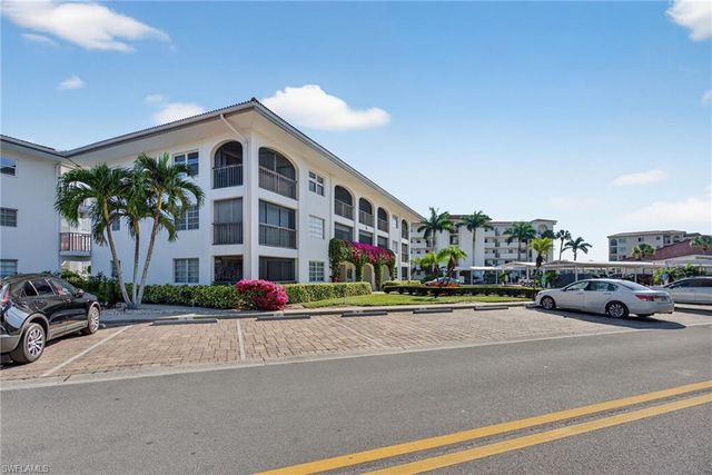 5 High Point CIR W # 303, Naples, FL 34103