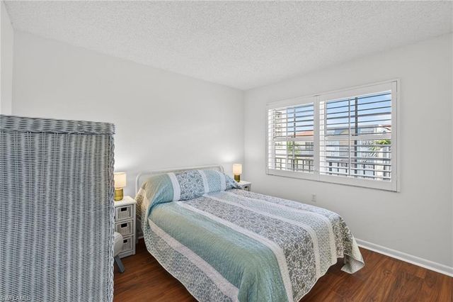 5 High Point CIR W # 303, Naples, FL 34103