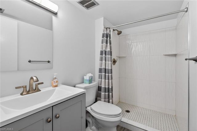 5 High Point CIR W # 303, Naples, FL 34103