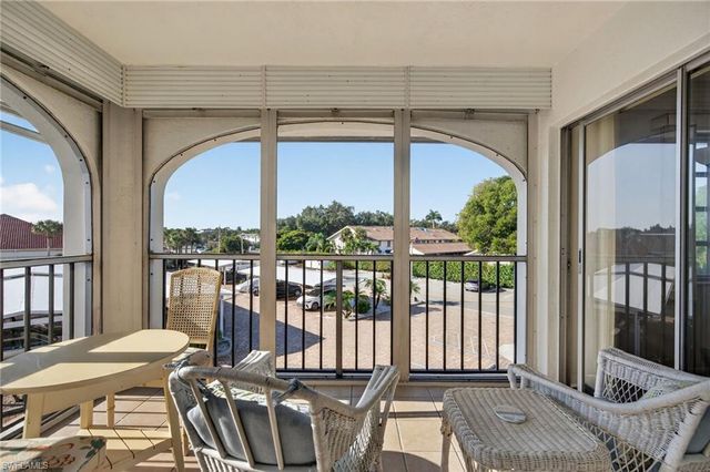 5 High Point CIR W # 303, Naples, FL 34103