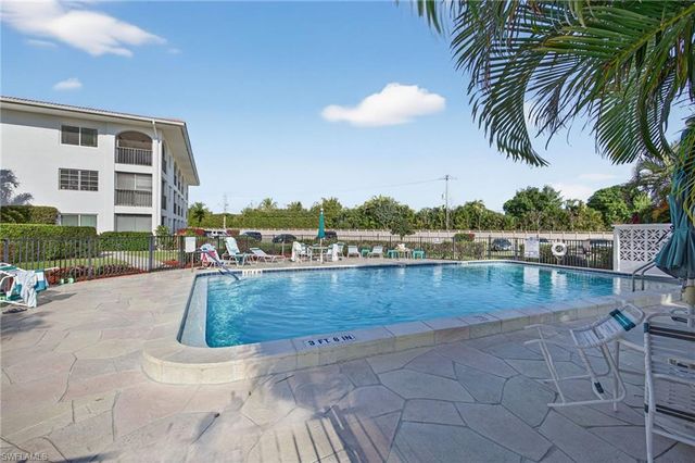 5 High Point CIR W # 303, Naples, FL 34103
