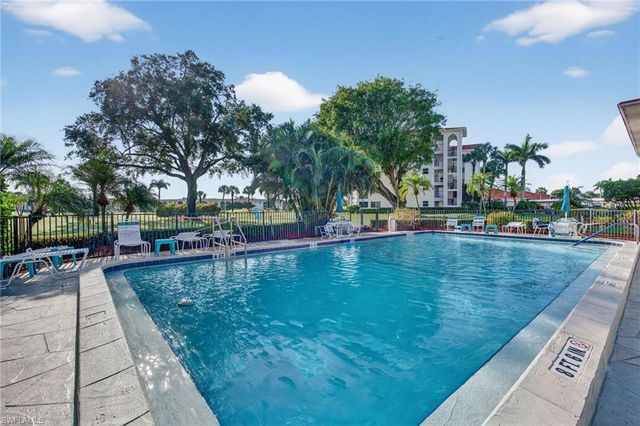 5 High Point CIR W # 303, Naples, FL 34103