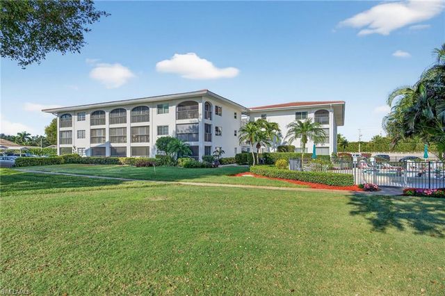 5 High Point CIR W # 303, Naples, FL 34103