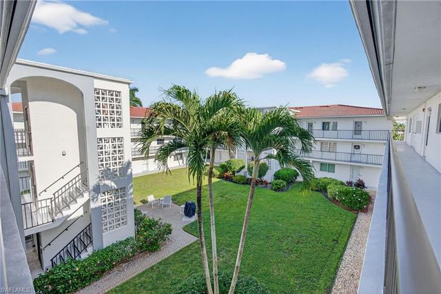 5 High Point CIR W # 303, Naples, FL 34103