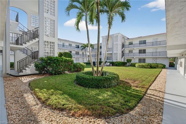 5 High Point CIR W # 303, Naples, FL 34103