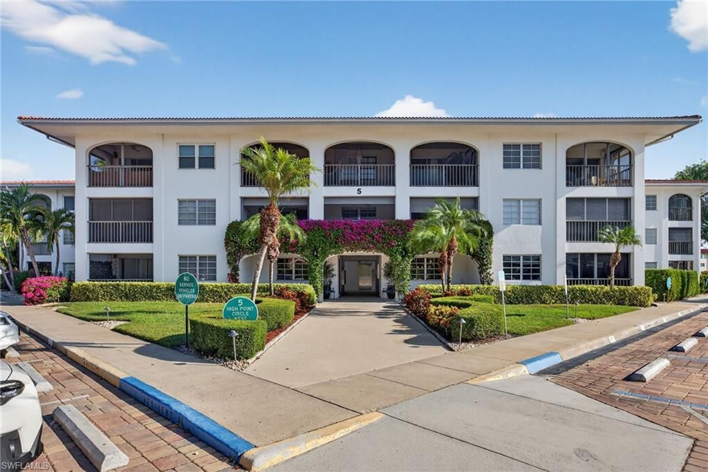 5 High Point CIR W # 303, Naples, FL 34103