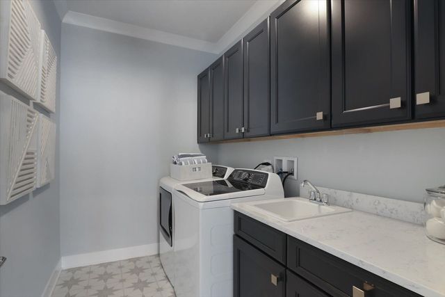 307 Dennis Lane, Oswego, IL 60543