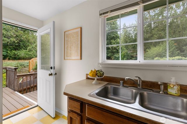 8665 Springridge Road NE, Bainbridge Island, WA 98110