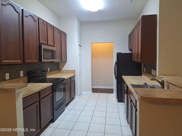 7061 SNOWY CANYON Drive 110, Jacksonville, FL 32256