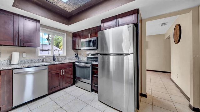812 REGENT CIRCLE S, Brandon, FL 33511