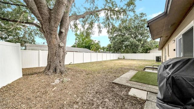 812 REGENT CIRCLE S, Brandon, FL 33511