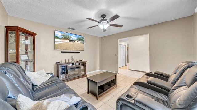 812 REGENT CIRCLE S, Brandon, FL 33511