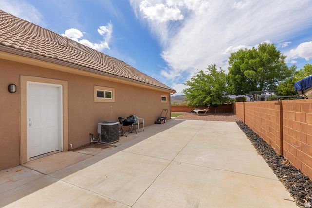 225 N FALCON CT, Ivins, UT 84738