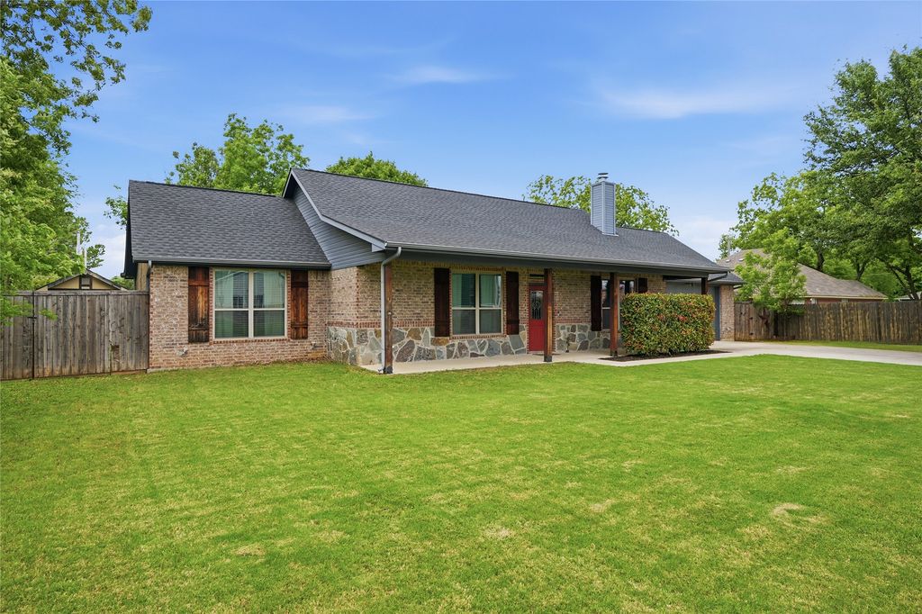 404 N Florence Street, Tioga, TX 76271